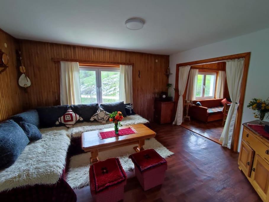 Cemerno Cottage Gacko Ngoại thất bức ảnh